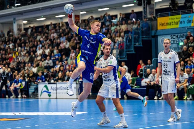 Daikin Handball Bundesliga, VfL Gummersbach Handball Sport Verein Hamburg, 27 12 2025 Ellidi Vidarsson VfL Gummersbach, 4 , Einar Olafsson, HSV Hamburg 23 , Daikin Handball Bundesliga, VfL Gummersbach Handball Sport Verein Hamburg, 27 12 2025 Copyright: xBEAUTIFULxSPORTS Erlhofx
