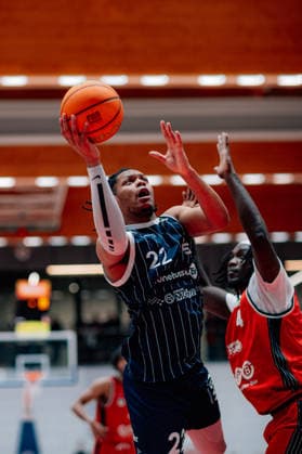 BB 2BL SBB Baskets VfL SparkassenStars Bochum Malek Green VfL SparkassenStars Bochum m DeVondre Malik SBB Baskets during the 2025 2026 season in the 2 Barmer Basketball Bundesliga Pro A on matchday 13, SBB Baskets and VfL SparkassenStars Bochum at the Wolfgang Lakenmacher Halle on December 27, 2025 in Magdeburg, Saxony-Anhalt, Germany