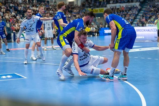 Teitur Oern Einarsson, Back, VfL Gummersbach 14 , VfL Gummersbach vs HSV Hamburg , Daikin Handball Bundesliga, Men , Matchday 15, 27 12 2025 Gummersbach NRW Germany Copyright: xkolbert-press MartinxWdziecznyx