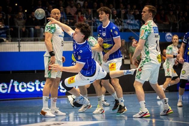 Eisenach , 271225 , Daikin HBL 1 Handball Bundesliga THSV Eisenach against SC Magdeburg In the picture Omar Ingi Magnusson Magdeburg against Tillmann Leu Eisenach