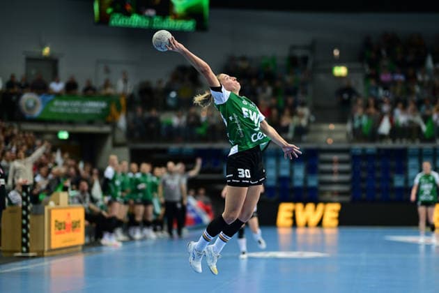 Handball I Women I Season 2025 2026 I 1 HBF I 9 Matchday I VfL Oldenburg HSG Blomberg Lippe I 27 12 2025 Jenny Behrend 30, VfL Oldenburg Oldenburg EWE Arena Niedersachsen Germany Copyright: xLobeca FelixxSchlikisx