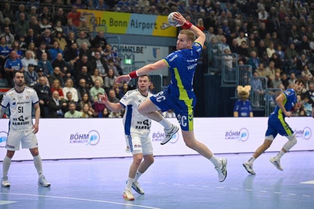 Ellidi Vidarsson VfL Gummersbach 4 vs Moritz Sauter Handball Sportverein Hamburg 33 VfL Gummersbach vs Handball Sportverein Hamburg, Handball, Daikin 1 Bundesliga, Matchday 19, Season 2025 2026, 27 12 2025 VfL Gummersbach vs Handball Sportverein Hamburg, Handball, Daikin 1 Bundesliga, Matchday 19, Season 2025 2026, 27 12 2025 Gummersbach Copyright: xEibner-Pressefoto JuergenxAugstx EP_JAT