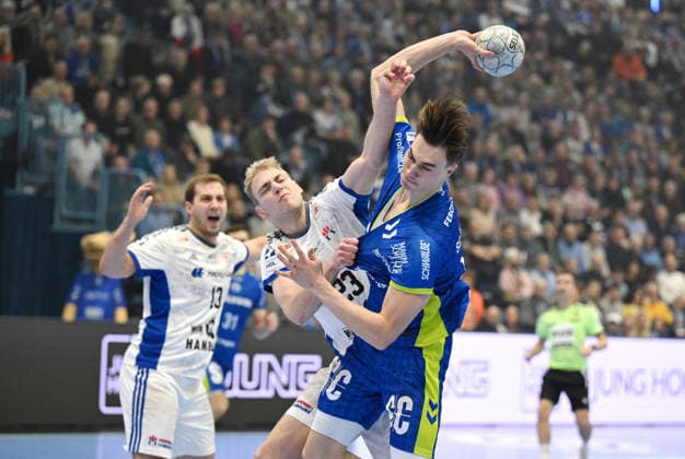Miro Schluroff VfL Gummersbach 15 vs Einar Olafsson Handball Sport Verein Hamburg 23 VfL Gummersbach vs Handball Sportverein Hamburg, Handball, Daikin 1 Bundesliga, Matchday 19, Season 2025 2026, 27 12 2025 VfL Gummersbach vs Handball Sportverein Hamburg, Handball, Daikin 1 Bundesliga, Matchday 19, Season 2025 2026, 27 12 2025 Gummersbach Copyright: xEibner-Pressefoto JuergenxAugstx EP_JAT