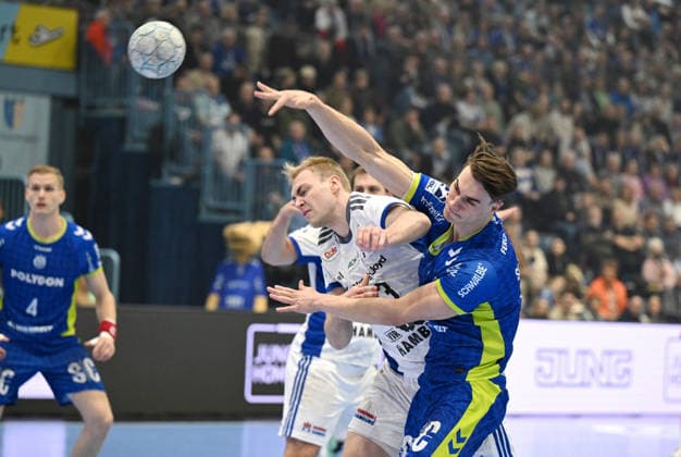 Miro Schluroff VfL Gummersbach 15 vs Einar Olafsson Handball Sport Verein Hamburg 23 VfL Gummersbach vs Handball Sportverein Hamburg, Handball, Daikin 1 Bundesliga, Matchday 19, Season 2025 2026, 27 12 2025 VfL Gummersbach vs Handball Sportverein Hamburg, Handball, Daikin 1 Bundesliga, Matchday 19, Season 2025 2026, 27 12 2025 Gummersbach Copyright: xEibner-Pressefoto JuergenxAugstx EP_JAT
