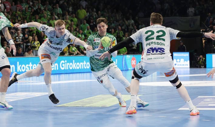 Ymir Örn Gislason, Nils Lichtlein on the ball, Erik Persson duel Game scene Action Sport Handball HBL Bundesliga Men 19 Matchday Season 2025 2026 27 12 2025 Füchse Berlin vs Frisch Auf Göppingen