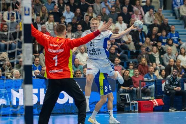 Dominik KuzmanoviÄ‡, Goalkeeper, VfL Gummersbach 1 , Frederik Bo Andersen, Aussen HSV Hamburg 21 , VfL Gummersbach vs HSV Hamburg , Daikin Handball Bundesliga, Men , Matchday 15, 27 12 2025 Gummersbach NRW Germany Copyright: xkolbert-press MartinxWdziecznyx