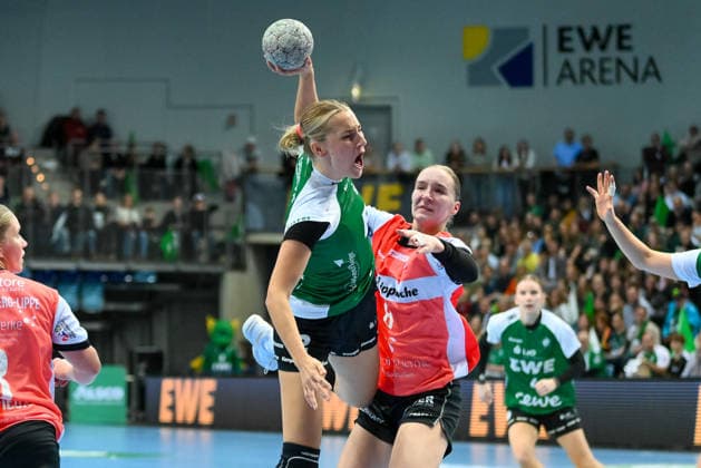 Lisa Borutta VfL Oldenburg, 02 vs Nieke Kuehne HSG Blomberg Lippe, 08 VfL Oldenburg vs HSG Blomberg Lippe, ALSCO Handball Bundesliga Women, Matchday 9, Season 2025 2026, 27 12 2025, VfL Oldenburg vs HSG Blomberg Lippe, ALSCO Handball Bundesliga Women, Matchday 9, Season 2025 2026, 27 12 2025 Oldenburg Copyright: xEibner-Pressefoto RobertxGertzenx EP_RGN