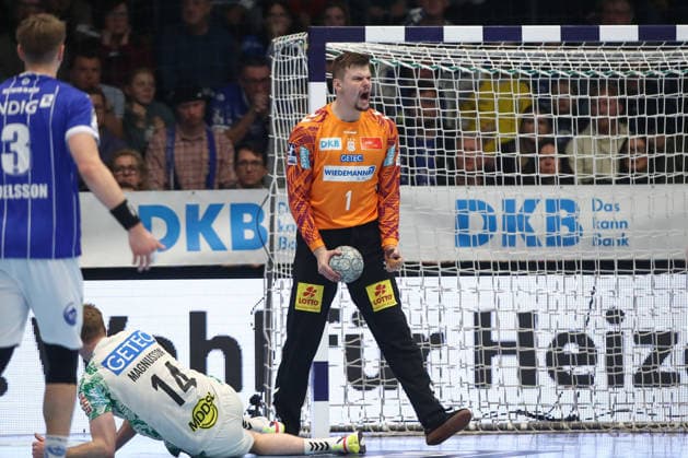 27 12 2025, xtgx, ThSV Eisenach SC Magdeburg v l Sergey Hernandez Ferrer Magdeburg, 1 cheers over held ball, defended, held, Torhueter Eisenach