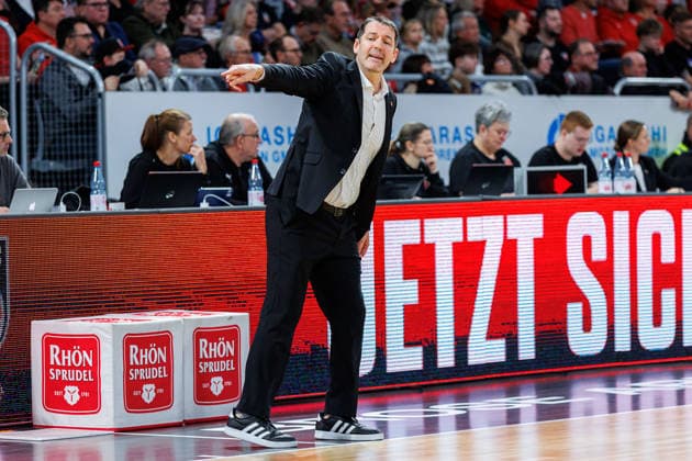 Ty Harrelson ratiopharm Ulm, Coach , single picture, single photo, portrait, portraet, BMA365 Bamberg Baskets vs ratiopharm Ulm, Basketball, easyCredit BBL, Matchday 12, 27 12 2025 BMA365 Bamberg Baskets vs ratiopharm Ulm, Basketball, easyCredit BBL, Matchday 12, 27 12 2025 Bamberg Copyright: xEibner-Pressefoto G.xSantemizx EP_EER