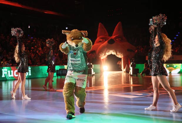 GER HBL season 2025 2026 FÜCHSE Berlin vs FrischAuf Göppingen, 27 12 25, Max Schmeling Halle, Berlin, entrance ceremony, mascot FUCHSI, Cheerleader Dance Deluxe