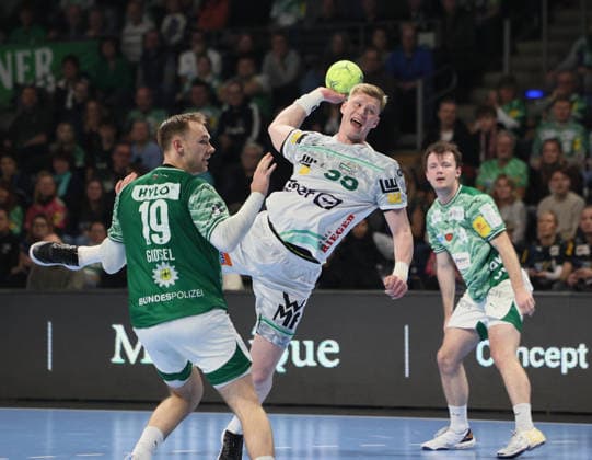 GER HBL Season 2025 2026 FÜCHSE Berlin vs FrischAuf Göppingen, 27 12 25, Max Schmeling Halle, Berlin, Mathias GIDSEL Füchse Berlin 19 , Ymir Örn GISLASON FrischAuf Göppingen 33 , Hakun WEST AV TEIGUM Füchse Berlin 34
