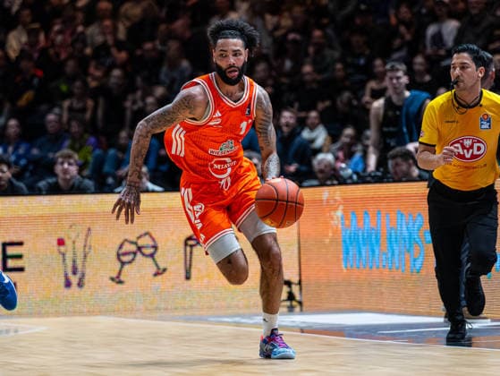Tevin Brown RASTA Vechta, 10 in Basketball Loewen Braunschweig vs RASTA Vechta, Basketball, easyCredit Basketball Bundesliga, Matchday 12, Season 2025 2026, 27 12 2025 Basketball Loewen Braunschweig vs RASTA Vechta, Basketball, easyCredit Basketball Bundesliga, Matchday 12, Season 2025 2026, 27 12 2025 Braunschweig Copyright: xEibner-Pressefoto DamianxKruczynx EP_DKI