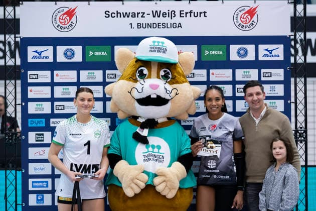 1 Volleyball Bundesliga Women Schwarz Weiss Erfurt vs USC Münster Erfurt 27 12 2025 MVP Pippa Molenaar 1 USC Münster Gold and Alianza Darley 14 Schwarz Weiss Erfurt Silver 1 Volleyball Bundesliga Women Schwarz Weiss Erfurt vs USC Münster Riethsporthalle Erfurt 27 12 2025 Copyright: xBEAUTIFULxSPORTS Duehringx