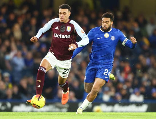Chelsea v Aston Villa, English Premier League, Stamford Bridge, London, UK - 27 12 2025 Morgan Rogers of Aston Villa is tracked by Reece James of Chelsea during the Premier League game at Stamford Bridge London Stamford Bridge London GBR, UK NEWSPAPERS OUT Copyright: xMarkxGreenwoodx