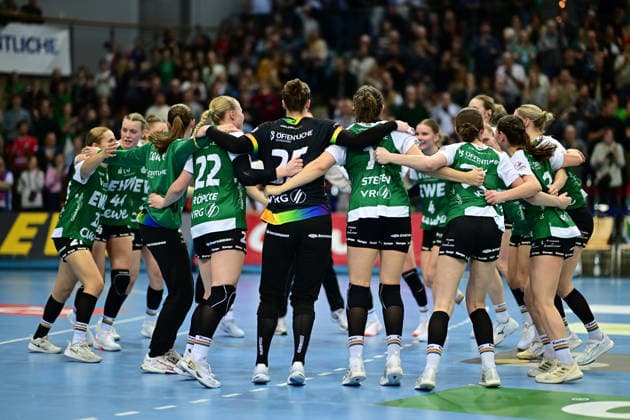 Handball I Women I Season 2025 2026 I 1 HBF I 9 Matchday I VfL Oldenburg HSG Blomberg Lippe I 27 12 2025 Cheers, excitement, enthusiasm, euphoria, joy, happiness, cheerfulness at VfL Oldenburg Women Oldenburg EWE Arena Lower Saxony Germany Copyright: xLobeca FelixxSchlikisx
