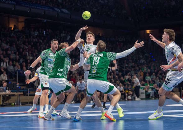 Handball, Men, Season 2025 2026, DAIKIN Handball Bundesliga 19 Matchday , Füchse Berlin FRISCH AUF Göppingen, f l Mijajlo Marsenic Füchse Berlin , Max Darj Füchse Berlin , Oskar Neudeck Göppingen , Mathias Gidsel Füchse Berlin , Victor Klöve Göppingen , 27 12 2025, Copyright: xSebastianxRäppold MatthiasxKochx
