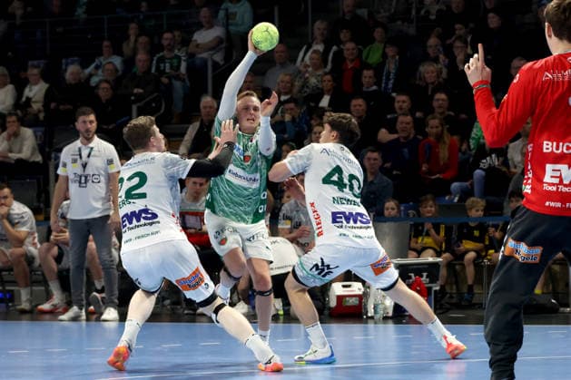 DEU, DHB, 1 HBL, Fuechse Berlin vs Frisch Auf Goeppingen, 27 12 2025, Max Schmeling Halle, Berlin, DEU, DHB, 1 HBL, Fuechse Berlin vs Frisch Auf Goeppingen, pictured Tobias Grondahl Fuechse Berlin 15 , ERIK PERSSON Frisch Auf Goeppingen 22 , ELIAS NEWEL Frisch Auf Goeppingen 40 nordphotoxGmbHx xEngler nph00076