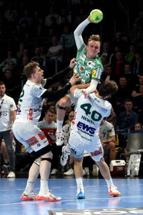 DEU, DHB, 1 HBL, Fuechse Berlin vs Frisch Auf Goeppingen, 27 12 2025, Max Schmeling Halle, Berlin, DEU, DHB, 1 HBL, Fuechse Berlin vs Frisch Auf Goeppingen, pictured Tobias Grondahl Fuechse Berlin 15 , ERIK PERSSON Frisch Auf Goeppingen 22 , ELIAS NEWEL Frisch Auf Goeppingen 40 nordphotoxGmbHx xEngler nph00076