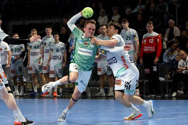 DEU, DHB, 1 HBL, Fuechse Berlin vs Frisch Auf Goeppingen, 27 12 2025, Max Schmeling Halle, Berlin, DEU, DHB, 1 HBL, Fuechse Berlin vs Frisch Auf Goeppingen, in the picture Tobias Grondahl Fuechse Berlin 15 , ELIAS NEWEL Frisch Auf Goeppingen 40 nordphotoxGmbHx xEngler nph00076