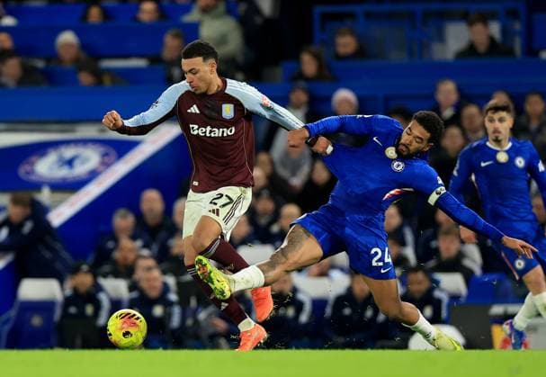 Morgan Rogers of Aston Villa in action against Reece James of Chelsea Chelsea v Aston Villa, Premier League, Football, Stamford Bridge, London, UK - 27 Dec 2025London Stamford Bridge United Kingdom EDITORIAL USE ONLY No use with unauthorised audio, video, data, fixture lists, club league logos or live services. Online in-match use limited to 120 images, no video emulation. No use in betting, games or single club league player publications. Copyright: xGeorgexTewkesbury Shutterstockx 16213165bh