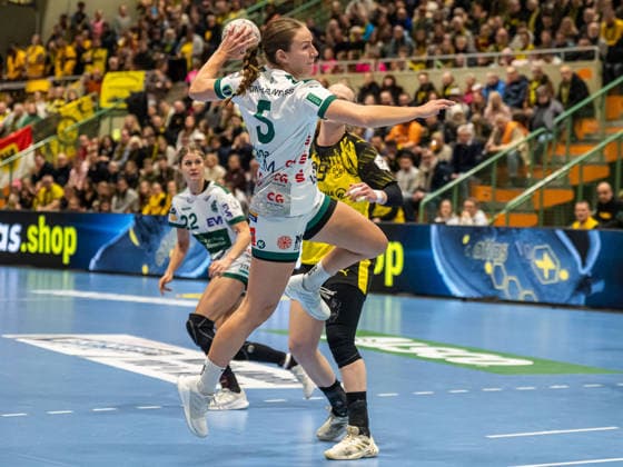 Ann Kynast Frisch Auf Frauen, 05 kommt frei zum Wurf, Borussia Dortmund vs Frisch Auf Goeppingen, Handball, 1 Bundesliga, Season 2025 2026, 27 12 2025 Borussia Dortmund vs Frisch Auf Goeppingen, Handball, 1 Bundesliga, Season 2025 2026, 27 12 2025 Dortmund Copyright: xMichaelxSchmidt Eibner-Pressefotx EP_MST