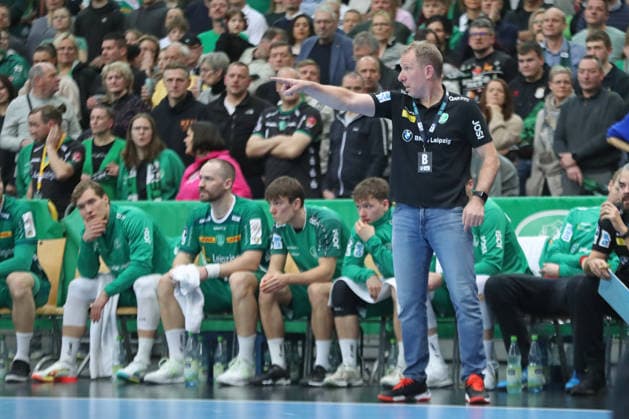Handball DAIKIN HBL, SC DHfK Leipzig Rhein Neckar Löwen 27 12 2025 Head Coach Frank Carstens SC DHfK Leipzig Handball, DAIKIN HBL, 1 Bundesliga, Season 2025 2026, Matchday 19 SC DHfK Leipzig vs Rhein Neckar Löwen on 27 12 2025 at the Quarterback Immobilien Arena Leipzig Copyright: xBEAUTIFULxSPORTS JanxKaeferx