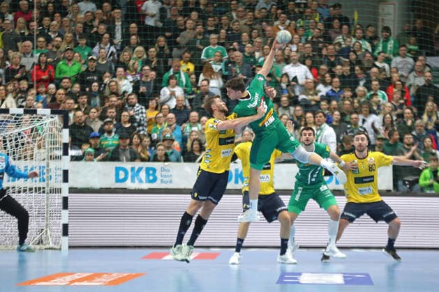 Handball DAIKIN HBL, SC DHfK Leipzig Rhein Neckar Löwen 27 12 2025 Matej Klima 13, SC DHfK Leipzig rises to the throw Handball, DAIKIN HBL, 1 Bundesliga, Season 2025 2026, Matchday 19 SC DHfK Leipzig vs Rhein Neckar Löwen on 27 12 2025 at Quarterback Immobilien Arena Leipzig Copyright: xBEAUTIFULxSPORTS JanxKaeferx