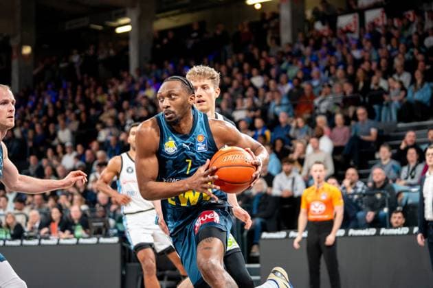 Game action with Dakarai Tucker 7 EWE Baskets Oldenburg and Zsombor Maronka 5 Veolia Towers Hamburg Dakarai Tucker 7 EWE Baskets Oldenburg with ball Copyright: xspeedshotx