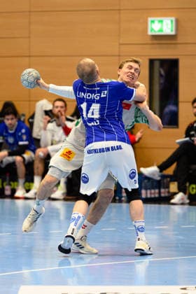 Gisli Thorgeir, Kristjansson center back, SC Magdeburg, 10 , Peter, Walz circle shooter, ThSV Eisenach, 14 GER, ThSV Eisenach vs SC Magdeburg, Handball, Bundesliga, Matchday 19, Season 2025 2026, 27 12 2025 GER, ThSV Eisenach vs SC Magdeburg, Handball, Bundesliga, Matchday 19, Season 2025 2026, 27 12 2025 Eisenach Copyright: xEibner-Pressefoto MartinxHerbstx EP_MHT