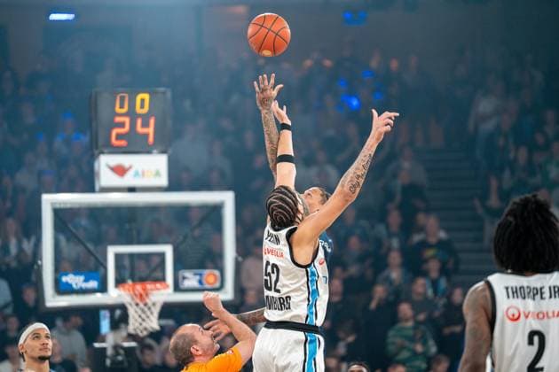 Game action with Zacharie Perrin 52 Veolia Towers Hamburg , Nicholas Tischler 11 EWE Baskets Oldenburg and Leonard Thorpe Jr 2 Veolia Towers Hamburg Zacharie Perrin 52 Veolia Towers Hamburg and Nicholas Tischler 11 EWE Baskets Oldenburg in a jumping duel Copyright: xspeedshotx