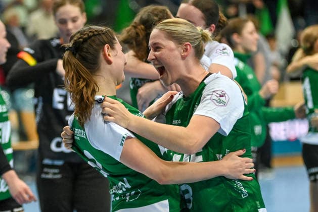 Jenny Behrend VfL Oldenburg, 30 and Lana Teiken VfL Oldenburg, 03 cheer VfL Oldenburg vs HSG Blomberg Lippe, ALSCO Handball Bundesliga Women, Matchday 9, Season 2025 2026, 27 12 2025, VfL Oldenburg vs HSG Blomberg Lippe, ALSCO Handball Bundesliga Women, Matchday 9, Season 2025 2026, 27 12 2025 Oldenburg Copyright: xEibner-Pressefoto RobertxGertzenx EP_RGN