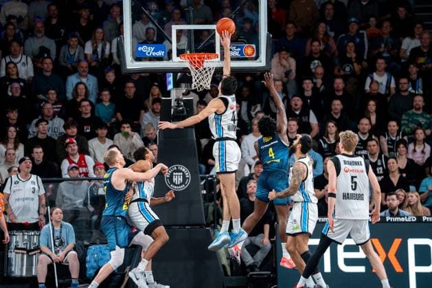 Playing action with Benedikt Turudic 44 Veolia Towers Hamburg , Zsombor Maronka 5 Veolia Towers Hamburg , Brian Fobbs 4 EWE Baskets Oldenburg , Kyle Lofton 0 EWE Baskets Oldenburg and Seth Hinrichs 21 EWE Baskets Oldenburg Playing action with Benedikt Turudic 44 Veolia Towers Hamburg at the basket Copyright: xspeedshotx