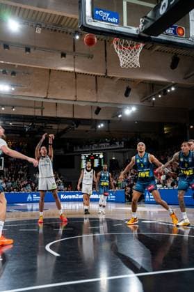 Game action with Zacharie Perrin 52 Veolia Towers Hamburg , Nicholas Tischler 11 EWE Baskets Oldenburg , Christopher Clemons 3 EWE Baskets Oldenburg and Michale Kyser 12 EWE Baskets Oldenburg Game action with Zacharie Perrin 52 Veolia Towers Hamburg and Christopher Clemons 3 EWE Baskets Oldenburg Copyright: xspeedshotx