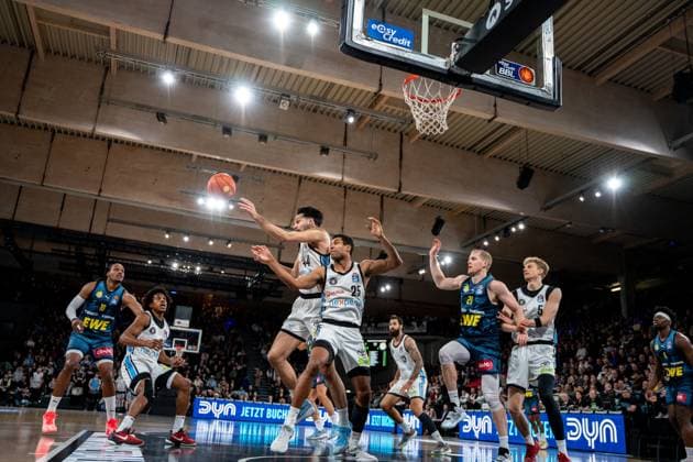 Game action with Seth Hinrichs 21 EWE Baskets Oldenburg , Zsombor Maronka 5 Veolia Towers Hamburg , James Woodard 10 EWE Baskets Oldenburg and Ross Williams 34 Veolia Towers Hamburg Game action with Seth Hinrichs 21 EWE Baskets Oldenburg and Zsombor Maronka 5 Veolia Towers Hamburg Copyright: xspeedshotx