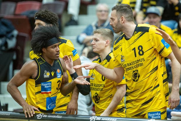 Stefan Smith MHP RIESEN Ludwigsburg, 03 , Jonas Wohlfarth Bottermann MHP RIESEN Ludwigsburg, 18 , GER, MHP RIESEN Ludwigsburg vs Science City Jena, easycredit BBL, Basketball, Bundesliga, Matchday 12, Season 2025 2026, 27 12 2025, GER, MHP RIESEN Ludwigsburg vs Science City Jena, easycredit BBL, Basketball, Bundesliga, Matchday 12, Season 2025 2026, 27 12 2025 Ludwigsburg Copyright: xEibner-Pressefoto SaschaxWaltherx EP_EER