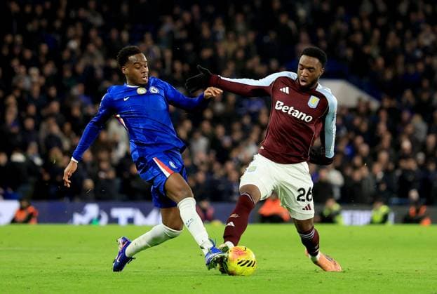 Jamie Gittens of Chelsea in action against Lamare Bogarde of Aston Villa Chelsea v Aston Villa, Premier League, Football, Stamford Bridge, London, UK - 27 Dec 2025London Stamford Bridge United Kingdom EDITORIAL USE ONLY No use with unauthorised audio, video, data, fixture lists, club league logos or live services. Online in-match use limited to 120 images, no video emulation. No use in betting, games or single club league player publications. Copyright: xGeorgexTewkesbury Shutterstockx 16213165bu
