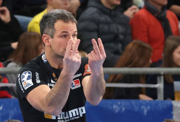 27 12 2025, Germany, Bietigheim, Handball 2 Bundesliga, SG BBM Bietigheim vs HBW Balingen Weilstetten, HBW coach Matthias Flohr