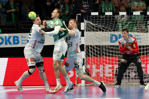 DEU, DHB, 1 HBL, Fuechse Berlin vs Frisch Auf Goeppingen, 27 12 2025, Max Schmeling Halle, Berlin, DEU, DHB, 1 HBL, Fuechse Berlin vs Frisch Auf Goeppingen, pictured Mathias Gidsel Fuechse Berlin 19 , ERIK PERSSON Frisch Auf Goeppingen 22 , YMIR GISLASON Frisch Auf Goeppingen 33 nordphotoxGmbHx xEngler nph00076