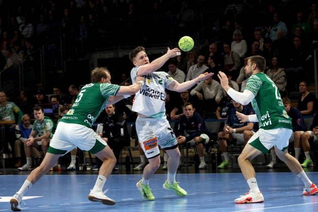 DEU, DHB, 1 HBL, Fuechse Berlin vs Frisch Auf Goeppingen, 27 12 2025, Max Schmeling Halle, Berlin, DEU, DHB, 1 HBL, Fuechse Berlin vs Frisch Auf Goeppingen, in the picture Max Darj Fuechse Berlin 5 , Nejc Cehte Fuechse Berlin 22 , Oskar Neudeck Frisch Auf Goeppingen 2 nordphotoxGmbHx xEngler nph00076