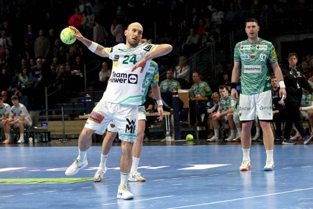 DEU, DHB, 1 HBL, Fuechse Berlin vs Frisch Auf Goeppingen, 27 12 2025, Max Schmeling Halle, Berlin, DEU, DHB, 1 HBL, Fuechse Berlin vs Frisch Auf Goeppingen, in the picture 7m, Marcel Schiller Frisch Auf Goeppingen 24 , Mijajlo Marsenic Fuechse Berlin 93 nordphotoxGmbHx xEngler nph00076