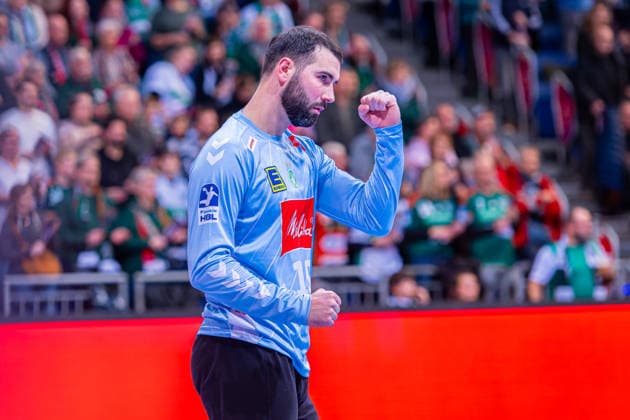 Tibor Ivanisevic GWD Minden, No. 16 v l , TSV Hannover Burgdorf green against GWD Minden white on matchday 19 of the 2025 2026 season in the DAIKIN Handball Bundesliga 27 12 2025, ZAG Arena Hannover, GER , Copyright: xJanxGuentherx xTSVxHannover-Burgdorfx