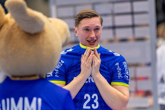 Sport Themen der Woche KW52 Daikin Handball Bundesliga, VfL Gummersbach - Handball Verein Hamburg, 27.12.2025 Ole Pregler (VfL Gummersbach, 23), bei der Verabschiedung vom VfL Gummersbach; Daikin Handball Bundesliga, VfL Gummersbach - Handball Sport Verein Hamburg, 27.12.2025 *** Daikin Handball Bundesliga, VfL Gummersbach Handball Sport Verein Hamburg, 27 12 2025 Ole Pregler VfL Gummersbach, 23 , at the farewell from VfL Gummersbach Daikin Handball Bundesliga, VfL Gummersbach Handball Sport Verein Hamburg, 27 12 2025 Copyright: xBEAUTIFULxSPORTS Erlhofx