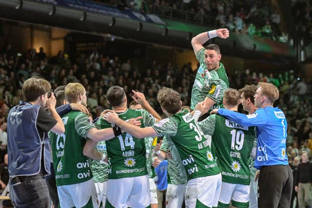 27 12 2025, xlakx, Handball Daikin HBL, Fuechse Berlin FRISCH AUF Göppingen v l Fuechse Berlin team and Mijajlo Marsenic Fuechse Berlin celebrating the victory, cheering after the end of the game Berlin Daniel Lakomski