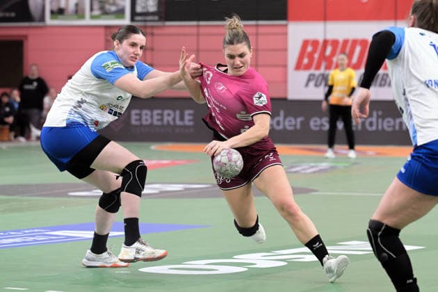 Nele Franz TusSies Metzingen, 10 vs Merle Albers Sport Union Neckarsulm, 39 TusSies Metzingen vs Sport Union Neckarsulm, handball, Alsco HBF, 9 league matchday, 2025 2026 season, 27 12 2025 TusSies Metzingen vs Sport Union Neckarsulm, handball, Alsco HBF, 9 league matchday, 2025 2026 season, 27 12 2025 Tuebingen Copyright: xEibner-Pressefoto TobiasxBaurx EP_TBR