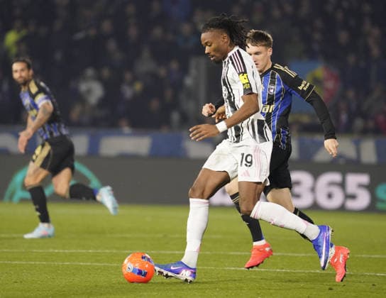 Juventus™ Khephren Thuram fight for the ball with Pisa™s Michel Aebiscer during the Serie A soccer match between Pisa and Juventus at the ACetilar Arena stadium Romeo Anconetani in Pisa, center of Italy - Saturday , December 27, 2025. - Soccer  Copyright: xMarcoxBucco LaxPressex