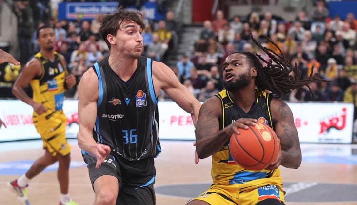 Ludwigsburg , easyCredit Basketball Bundesliga MHP Riesen Ludwigsburg vs Science City Jena , from left Kristofer Krause Jena Tray Buchanan Riesen