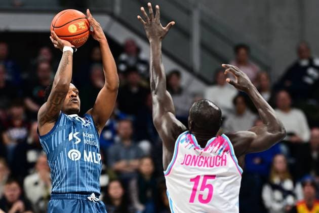 Game action with DJ Horne 0 MLP Academics Heidelberg and Kur Jongkuch 15 Telekom Baskets Bonn Game action with DJ Horne 0 MLP Academics Heidelberg and Kur Jongkuch 15 Telekom Baskets Bonn Copyright: xMichaelxGelhardtx