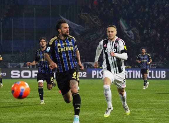 Pisa s Juan Quadrado Makes an attempt to score....During the Serie A soccer match between Pisa and Juventus at the Cetilar Arena Romeo Anconetani Stadium in Pisa; Center West Italy; saturday Dicember 27; 2025 ; Soccer  Copyright: x AlessandroxLaxRoccax