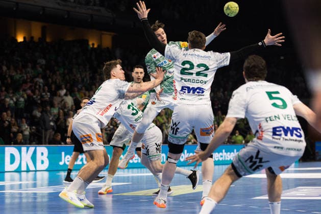 Nils LICHTLEIN Fuechse Berlin, 17 scores a goal, Action, Goal throw GER, Fuechse Berlin vs FRISCH AUF Goeppingen, Handball, Bundesliga, Matchday 19, Season 2025 2026, 27 12 2025, GER, Fuechse Berlin vs FRISCH AUF Goeppingen, Handball, Bundesliga, Matchday 19, Season 2025 2026, 27 12 2025, Berlin Copyright: xEibnerxPressefoto OliverxSchmidtx EP_OST
