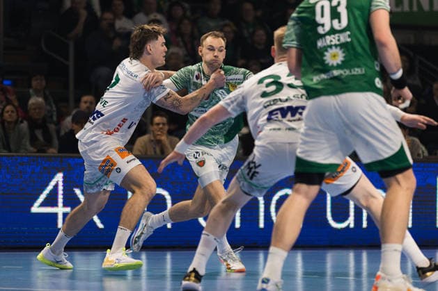 Mathias GIDSEL Fuechse Berlin, 19 in duel against Victor KLOEVE FRISCH AUF Goeppingen, 07 GER, Fuechse Berlin vs FRISCH AUF Goeppingen, Handball, Bundesliga, Matchday 19, Season 2025 2026, 27 12 2025, GER, Fuechse Berlin vs FRISCH AUF Goeppingen, Handball, Bundesliga, Matchday 19, Season 2025 2026, 27 12 2025, Berlin Copyright: xEibnerxPressefoto OliverxSchmidtx EP_OST